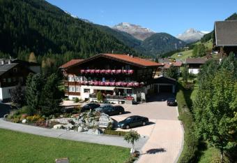 Haus Angela has Balcony rooms