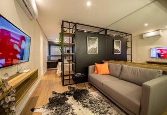Studio 211 Parque Una com vaga de estacionamento allows 18 year olds to book a room