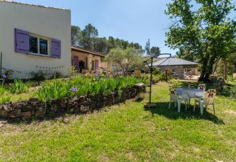 Vacances dans le Gard has Balcony rooms
