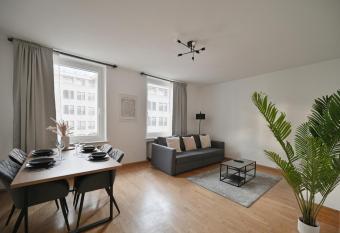 Goodliving Apartments mit Netflix B  ro und Parkplatz allows 18 year olds to book a room