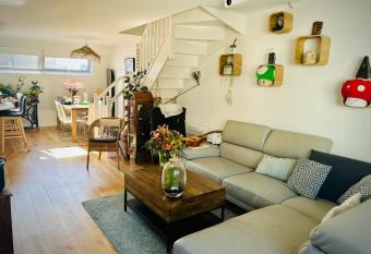 Duplex, 45 stadium, 15 centre, AC, parking,balcony has Balcony rooms