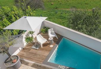 Unique Townhouse ~ Private pool ~ Rooftop terrace has Balcony rooms