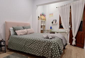 habitacion con ba  o compartido en casa con familia has Balcony rooms