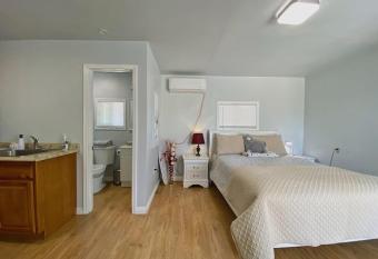 Sun Cabin #1 Pahrump has Balcony rooms