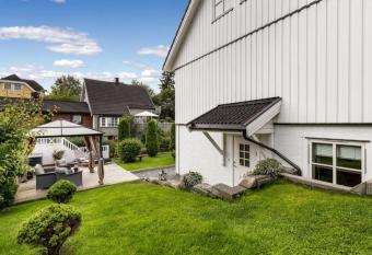 God s  vn allows 18 year olds to book a room