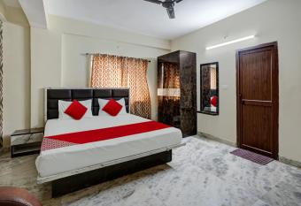 OYO Flagship Hotel Luxury Inn allows 18 year olds to book a room