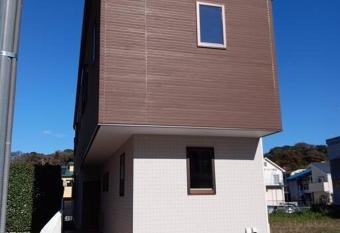       HOME-1f has rooms with a private hot tub