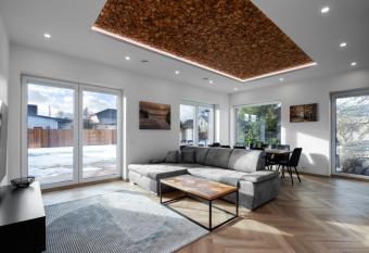 Posti villa has rooms with a private hot tub