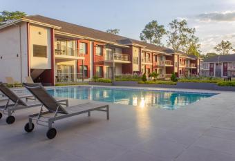 Cherrywood Estate Apartment has Balcony rooms