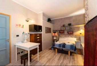 PM 61 Via Sciesa Guest House has Balcony rooms