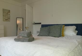 Mulberry House Excellent central location Courtyard garden 3 Bedrooms sleeps up to 6 Parking allows 18 year olds to book a room