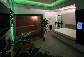 me and SPA has rooms with a private hot tub