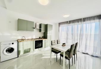 SUNSHINE SUITS - BRAND NEW APARTMENTS allows 18 year olds to book a room