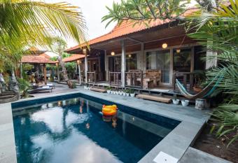 Medewi Drop Villa has Balcony rooms