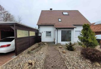 House in Sarstedt! contactless check-in 13P has Balcony rooms