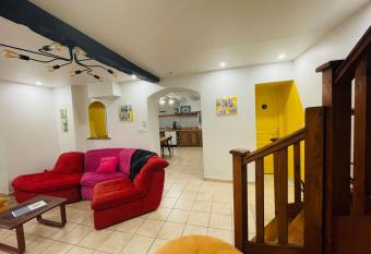 Au 81 - maison de ville    louer allows 18 year olds to book a room