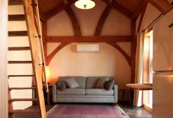 Timber frame guesthouse in NE Portland has Balcony rooms