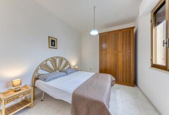 Appartamento con piccola vista mare has Balcony rooms