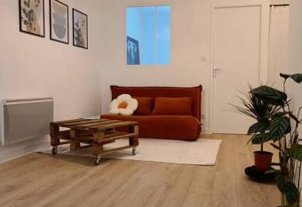 T2 Ultra Cosy En Hypercentre has Balcony rooms