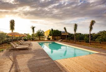 Baglio Ballerino has Smoking rooms