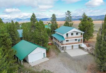 Yellowstone Adventures has rooms with a private hot tub