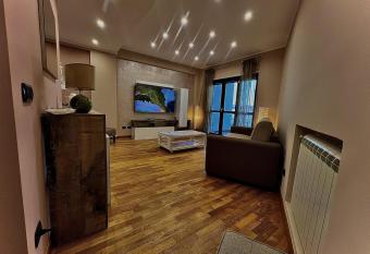 Oteri Loft has rooms with a private hot tub