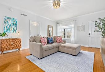 Walk to Arena and Downtown Auburn allows 18 year olds to book a room