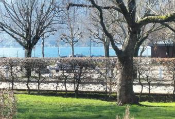 Appartement : Aix les bains face au lac has Balcony rooms