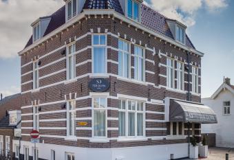 Next Door allows 18 year olds to book a room