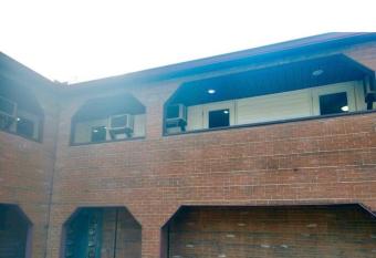 Kingston Station - 10 allows 18 year olds to book a room