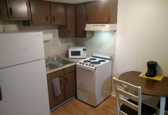 Kingston Station - 4 allows 18 year olds to book a room