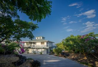 The Pineapple Palace has Balcony rooms