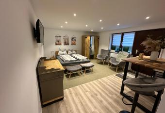 Neckarsulm ruhige Wohnung am Feldrand allows 18 year olds to book a room