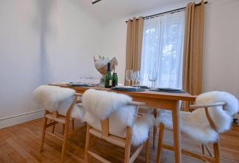 Maison de Champagne F.Barbier ! has Balcony rooms