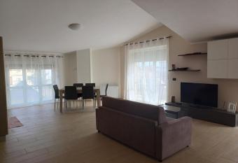 La Magnolia has Balcony rooms