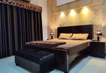 1 BR Serviced Holiday Home Near Lahore Ring Road allows 18 year olds to book a room