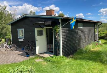 Stuga i Norra Kvarnviken allows 18 year olds to book a room