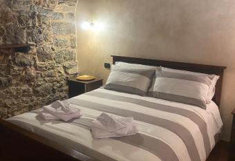 La piccola Corte has rooms with a private hot tub