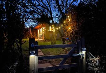 Cedar Cabin Holiday Let - Kinver allows 18 year olds to book a room