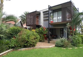 De Guest @115 has Balcony rooms