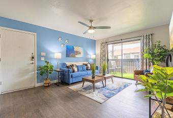 Swim & Trail Escape -King Bed-Self Check In C257 has rooms with a private hot tub