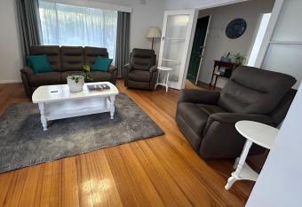 Cowes Central - Location, Location, Location has Balcony rooms