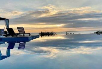 Home Club , frente mar has rooms with a private hot tub