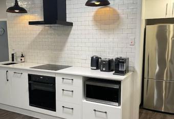 Private, modern 2 bedroom apartment Thornlands has Balcony rooms