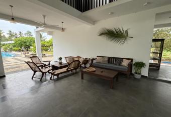 Shades Hotel & Villa has Balcony rooms