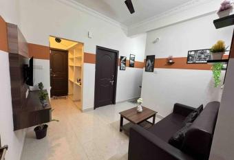 Amber - Cozy Studio near AIG Hospital has Balcony rooms