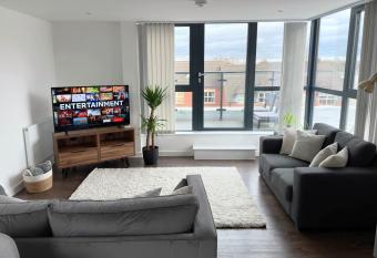 Luxury York Minster Penthouse - Free Gym & Parking has Balcony rooms
