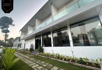 Golden Pearl Resort By Gemstone Hospitality has Balcony rooms