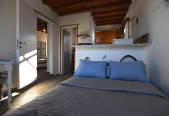 Lovely Apartment For 4 Ppl In Tinos has Balcony rooms