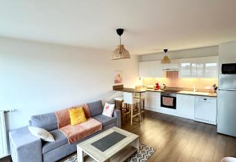 Appartement chaleureux - Meaux has Balcony rooms